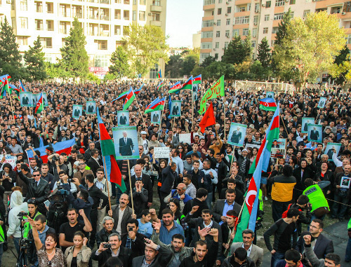 Baku, October 12, 2013. Rally of those who disagree with the outcome of the presidential election in Azerbaijan. Photo by Aziz Karimov for the "Caucasian Knot" Baku, October 12, 2013. Rally of those who disagree with the outcome of the presidential election in Azerbaijan. Photo by Aziz Karimov for the "Caucasian Knot"