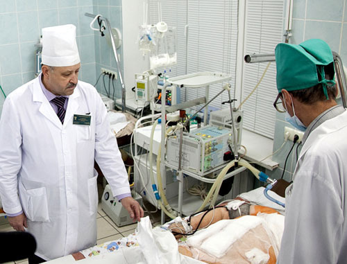 Doctors in Volgograd Clinic Hospital Emergency department №15 near the victims of the terror act. October 21, 2013. Photo by the press service of the government of Volgograd region, http://www.volganet.ru/ Doctors in Volgograd Clinic Hospital Emergency department №15 near the victims of the terror act. October 21, 2013. Photo by the press service of the government of Volgograd region, http://www.volganet.ru/