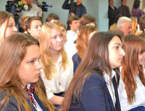Sochi schools marked the 100 days remaining till the start of the Games-2014 with "Olympic lessons". Sochi, October 29, 2013. Photo by Svetlana Kravchenko for the ‘Caucasian Knot’. Sochi schools marked the 100 days remaining till the start of the Games-2014 with "Olympic lessons". Sochi, October 29, 2013. Photo by Svetlana Kravchenko for the ‘Caucasian Knot’.