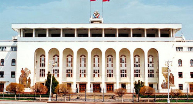 Government House of the Republic of Dagestan. Photo: Abu Ubaida, http://commons.wikimedia.org Government House of the Republic of Dagestan. Photo: Abu Ubaida, http://commons.wikimedia.org