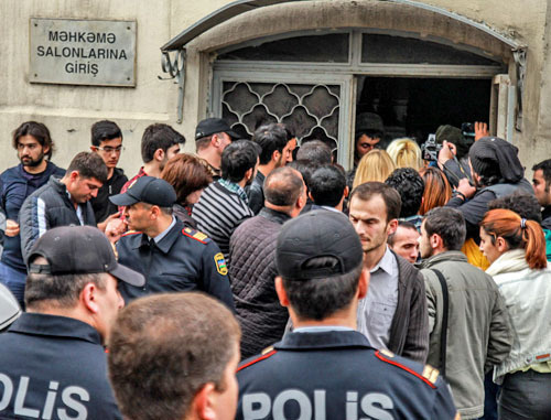 Journalists, human rights defenders and relatives near the entrance to Baku Court on Grave Crimes before the court session in the case against young activists of the movement "Nida". Baku, November 5, 2013. Photo by Aziz Karimov for the "Caucasian Knot" Journalists, human rights defenders and relatives near the entrance to Baku Court on Grave Crimes before the court session in the case against young activists of the movement "Nida". Baku, November 5, 2013. Photo by Aziz Karimov for the "Caucasian Knot"