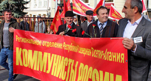 Rally on the anniversary of the 1917 October Revolution. Vladikavkaz, November 7, 2013. Photo by Emma Marzoeva for the "Caucasian Knot" Rally on the anniversary of the 1917 October Revolution. Vladikavkaz, November 7, 2013. Photo by Emma Marzoeva for the "Caucasian Knot"