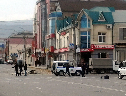 Near ’24 hours’ store located at the corner of Kotrov and Yaragsky streets, blown up in Makhachkala. November 8, 2013. Photo by Gasan Gadzhiev. Near ’24 hours’ store located at the corner of Kotrov and Yaragsky streets, blown up in Makhachkala. November 8, 2013. Photo by Gasan Gadzhiev.