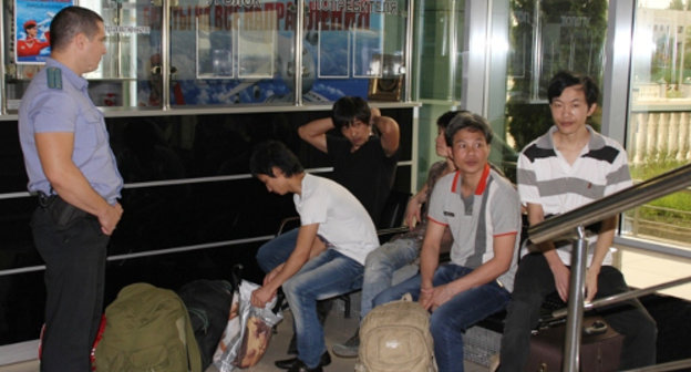 Grozny airport, Chechnya. Deportation of Vietnamese nationals. July 2013. Photo of Migration Service Department of Chechnya, http://www.r20.fssprus.ru/ Grozny airport, Chechnya. Deportation of Vietnamese nationals. July 2013. Photo of Migration Service Department of Chechnya, http://www.r20.fssprus.ru/