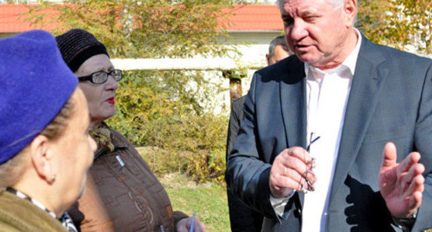 Mikhail Stolyarov meeting with the city’s residents. Photo: http://news.astrgorod.ru/ Mikhail Stolyarov meeting with the city’s residents. Photo: http://news.astrgorod.ru/