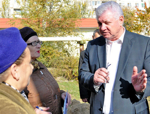 Mikhail Stolyarov meeting with the city’s residents. Photo: http://news.astrgorod.ru/ Mikhail Stolyarov meeting with the city’s residents. Photo: http://news.astrgorod.ru/