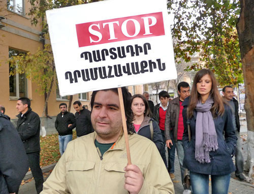 The protesters demanded from the Armenian authorities to correct their pension reform. On the photo is one of the protesters holding poster saying ‘STOP to mandatory taxes’. Yerevan, November 15, 2013. Photo by Armine Martirosyan for the ‘Caucasian Knot’. The protesters demanded from the Armenian authorities to correct their pension reform. On the photo is one of the protesters holding poster saying ‘STOP to mandatory taxes’. Yerevan, November 15, 2013. Photo by Armine Martirosyan for the ‘Caucasian Knot’.