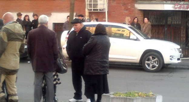 Relatives of Ruslan Makoev, accused of killing the deputy prosecutor of Vladikavkaz Oleg Oziev, waiting for the verdict of the Supreme Court (SC) of North Ossetia. Vladikavkaz, November 18, 2013. Photo by Emma Marzoeva for the "Caucasian Knot" Relatives of Ruslan Makoev, accused of killing the deputy prosecutor of Vladikavkaz Oleg Oziev, waiting for the verdict of the Supreme Court (SC) of North Ossetia. Vladikavkaz, November 18, 2013. Photo by Emma Marzoeva for the "Caucasian Knot"