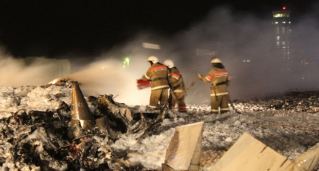 At the place of Boeing-737 crash in Kazan. November 17, 2013. Photo by the press service of the MfE, http://www.mchs.gov.ru/ At the place of Boeing-737 crash in Kazan. November 17, 2013. Photo by the press service of the MfE, http://www.mchs.gov.ru/
