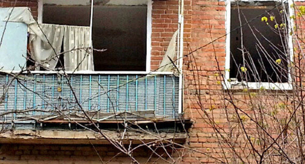 Smashing of a two-story house at No. 21 Rabochaya Street began prior to eviction of tenants. In the photo: window openings without frameworks - they were removed by the workers. Ingushetia, Karabulak, November 18, 2013. Photo courtesy of the tenants of the house Smashing of a two-story house at No. 21 Rabochaya Street began prior to eviction of tenants. In the photo: window openings without frameworks - they were removed by the workers. Ingushetia, Karabulak, November 18, 2013. Photo courtesy of the tenants of the house