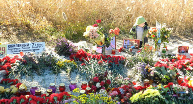 Flowers at the place of the terror act in Volgograd. October 24, 2013. Photo by Tatyana Filimonova for the "Caucasian Knot" Flowers at the place of the terror act in Volgograd. October 24, 2013. Photo by Tatyana Filimonova for the "Caucasian Knot"