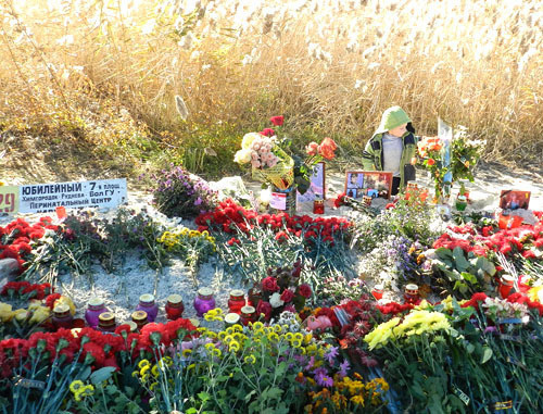 Flowers at the place of the terror act in Volgograd. October 24, 2013. Photo by Tatyana Filimonova for the "Caucasian Knot" Flowers at the place of the terror act in Volgograd. October 24, 2013. Photo by Tatyana Filimonova for the "Caucasian Knot"