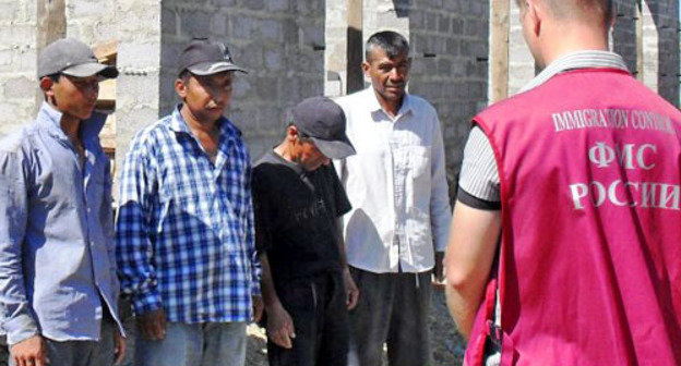 Migrant workers. Photo by Federal Migration Service division. Migrant workers. Photo by Federal Migration Service division.