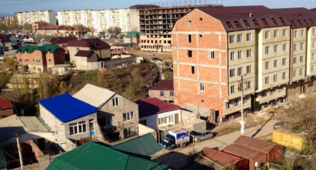 Makhachkala, Sepatatorny community, Aivazovsky Street. Photo: http://zhitkiy-gorod.livejournal.com/54002.html Makhachkala, Sepatatorny community, Aivazovsky Street. Photo: http://zhitkiy-gorod.livejournal.com/54002.html