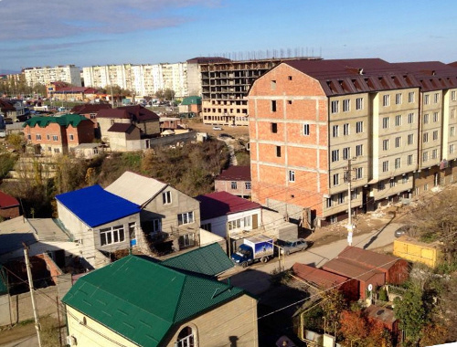 Makhachkala, Sepatatorny community, Aivazovsky Street. Photo: http://zhitkiy-gorod.livejournal.com/54002.html Makhachkala, Sepatatorny community, Aivazovsky Street. Photo: http://zhitkiy-gorod.livejournal.com/54002.html