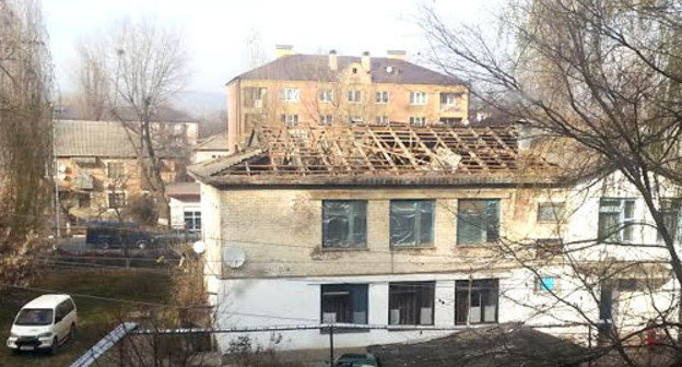Dismantling of the former kindergarten "Ryabinka". Ingushetia, Karabulak, November 26, 2013. Photo by Ruslan Mutsolgov for the ‘Caucasian Knot’. Dismantling of the former kindergarten "Ryabinka". Ingushetia, Karabulak, November 26, 2013. Photo by Ruslan Mutsolgov for the ‘Caucasian Knot’.