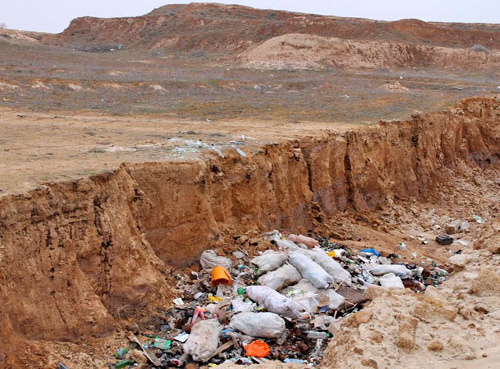 Baer Hill from where the clay was extracted during the construction of the road to the 'Zhitnoe' Holiday Centre in the Astrakhan Region, November 2013. Photo by Vyacheslav Yaschenko for the ‘Caucasian Knot’. Baer Hill from where the clay was extracted during the construction of the road to the 'Zhitnoe' Holiday Centre in the Astrakhan Region, November 2013. Photo by Vyacheslav Yaschenko for the ‘Caucasian Knot’.