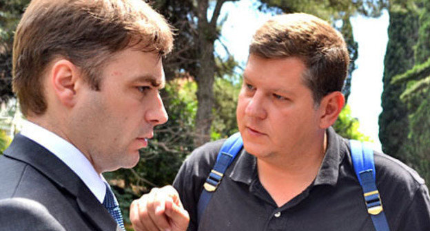 The lawyer Popkov and the journalist Nikolai Yarst (to the right). Photo by Svetlana Kravchenko for the "Caucasian Knot". The lawyer Popkov and the journalist Nikolai Yarst (to the right). Photo by Svetlana Kravchenko for the "Caucasian Knot".