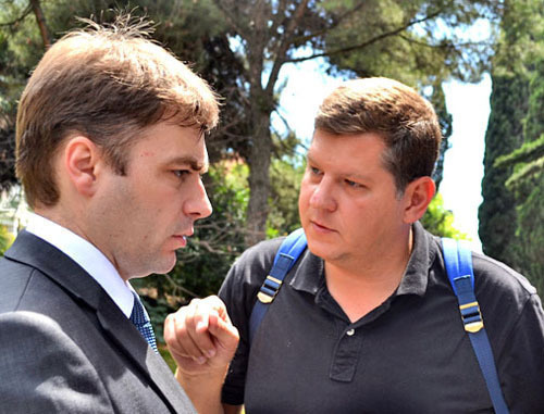 The lawyer Popkov and the journalist Nikolai Yarst (to the right). Photo by Svetlana Kravchenko for the "Caucasian Knot". The lawyer Popkov and the journalist Nikolai Yarst (to the right). Photo by Svetlana Kravchenko for the "Caucasian Knot".