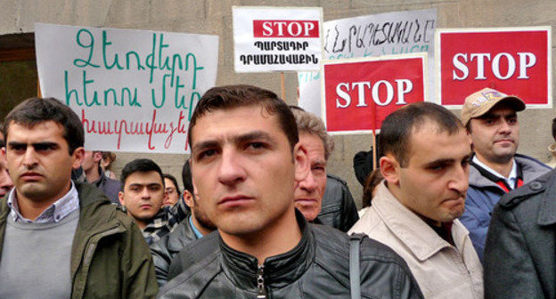 Protest action with the demand to correct the new pension system since 2014. Yerevan, November 15, 2013. Photo by Armine Martirosyan for the "Caucasian Knot" Protest action with the demand to correct the new pension system since 2014. Yerevan, November 15, 2013. Photo by Armine Martirosyan for the "Caucasian Knot"
