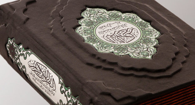 A copy of Koran translation by Elmir Guliev. Photo: http://tebepodarok.ru/ A copy of Koran translation by Elmir Guliev. Photo: http://tebepodarok.ru/