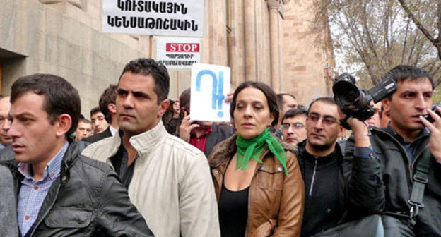Protest action against the new funded pension system. Yerevan, November 15, 2013. Photo by Armine Martirosyan for the "Caucasian Knot" Protest action against the new funded pension system. Yerevan, November 15, 2013. Photo by Armine Martirosyan for the "Caucasian Knot"
