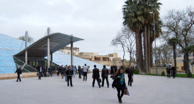 In the centre of Baku. Photo: http://www.flickr.com/photos/sugarmeloncom In the centre of Baku. Photo: http://www.flickr.com/photos/sugarmeloncom
