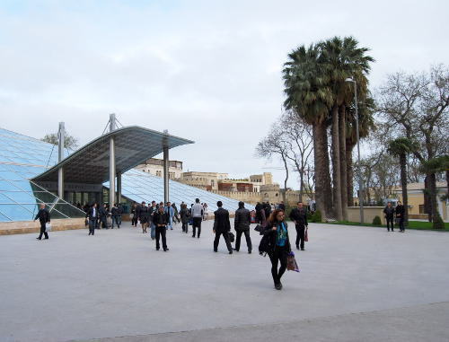 In the centre of Baku. Photo: http://www.flickr.com/photos/sugarmeloncom In the centre of Baku. Photo: http://www.flickr.com/photos/sugarmeloncom