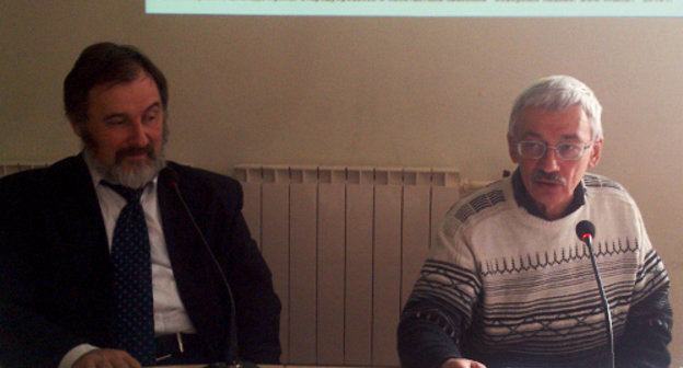 Alexander Cherkasov, the Chairman of the Board of the Human Rights Centre (HRC) "Memorial", and Oleg Orlov, a member of the Board of the HRC "Memorial", the leader of the programme "Hot Spots", at the presentation of the bulletin "Three years of 'stability'". Moscow, February 6, 2014. Photo by Oleg Krasnov for the "Caucasian Knot" Alexander Cherkasov, the Chairman of the Board of the Human Rights Centre (HRC) "Memorial", and Oleg Orlov, a member of the Board of the HRC "Memorial", the leader of the programme "Hot Spots", at the presentation of the bulletin "Three years of 'stability'". Moscow, February 6, 2014. Photo by Oleg Krasnov for the "Caucasian Knot"
