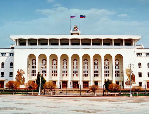The Government building of the Republic of Dagestan. Photo: AbuUbajda, http://commons.wikimedia.org/ The Government building of the Republic of Dagestan. Photo: AbuUbajda, http://commons.wikimedia.org/