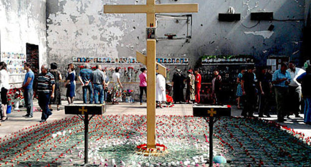 Beslan, school №1. September 1, 2009. Photo of "Caucasian Knot" Beslan, school №1. September 1, 2009. Photo of "Caucasian Knot"