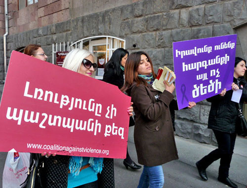 Participants of a protest action against violence against women. Inscription on a poster: "Women, know your rights!". Yerevan, November 25, 2013. Photo by Armine Martirosyan for the "Caucasian Knot" Participants of a protest action against violence against women. Inscription on a poster: "Women, know your rights!". Yerevan, November 25, 2013. Photo by Armine Martirosyan for the "Caucasian Knot"