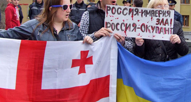 Participants of a protest action against TV Bridge with Russia. Tbilisi, March 28, 2014. Photo by Edita Badasyan for the "Caucasian Knot" Participants of a protest action against TV Bridge with Russia. Tbilisi, March 28, 2014. Photo by Edita Badasyan for the "Caucasian Knot"