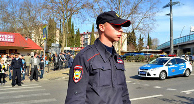 Law enforcers in the streets of Sochi during the final stage of the Paralympic Torch Relay. March 6, 2014. Photo by Svetlana Kravchenko for the "Caucasian Knot" Law enforcers in the streets of Sochi during the final stage of the Paralympic Torch Relay. March 6, 2014. Photo by Svetlana Kravchenko for the "Caucasian Knot"