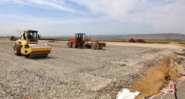 Repair works of the runways in the Makhachkala Airport. Photo: Government of the Republic of Dagestan http://e-dag.ru/ Repair works of the runways in the Makhachkala Airport. Photo: Government of the Republic of Dagestan http://e-dag.ru/
