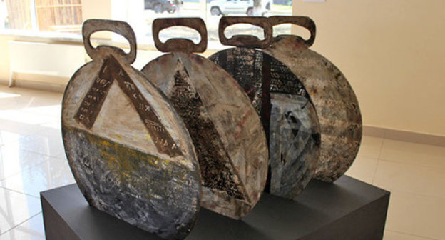 Installation "Ritual planks made of bread for four parts of the world". Author Timur Musaev-Kagan from Dagestan. Vladikavkaz, August 15, 2014. Photo by Emma Marzoeva for the "Caucasian Knot" Installation "Ritual planks made of bread for four parts of the world". Author Timur Musaev-Kagan from Dagestan. Vladikavkaz, August 15, 2014. Photo by Emma Marzoeva for the "Caucasian Knot"