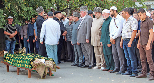 The farewell ceremony with Rasul Gamzatov. Photo by Emma Marzoeva for the "Caucasian Knot" The farewell ceremony with Rasul Gamzatov. Photo by Emma Marzoeva for the "Caucasian Knot"
