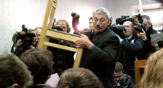During the trial on Chechen president's suit against the leader of Human rights center "Memorial" Oleg Orlov, October 6, 2009, Moscow. Photo by the "Caucasian Knot" During the trial on Chechen president's suit against the leader of Human rights center "Memorial" Oleg Orlov, October 6, 2009, Moscow. Photo by the "Caucasian Knot"