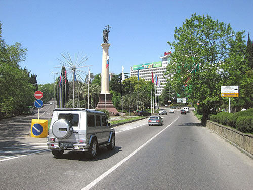 Sochi, Kurortny Avenue. Photo by www.nsmyslov.narod.ru Sochi, Kurortny Avenue. Photo by www.nsmyslov.narod.ru