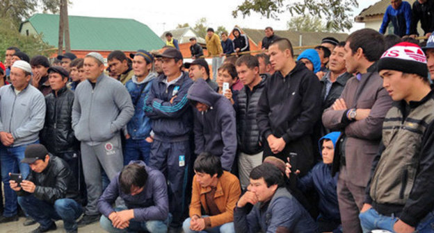 Protest action demanding to punish the persons responsible for the death of Eradil Asanov. Village of Terekli-Mekteb, October 8. 2014. Photo by Patimat Makhmudova for the ‘Caucasian Knot’. Protest action demanding to punish the persons responsible for the death of Eradil Asanov. Village of Terekli-Mekteb, October 8. 2014. Photo by Patimat Makhmudova for the ‘Caucasian Knot’.