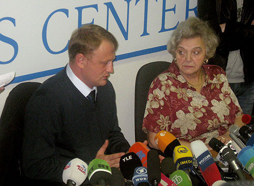 Aleksey Dymovskiy meets with journalists. Press-conference in Moscow, Independent press centre, November 10, 2009. Photo by the "Caucasian Knot" Aleksey Dymovskiy meets with journalists. Press-conference in Moscow, Independent press centre, November 10, 2009. Photo by the "Caucasian Knot"