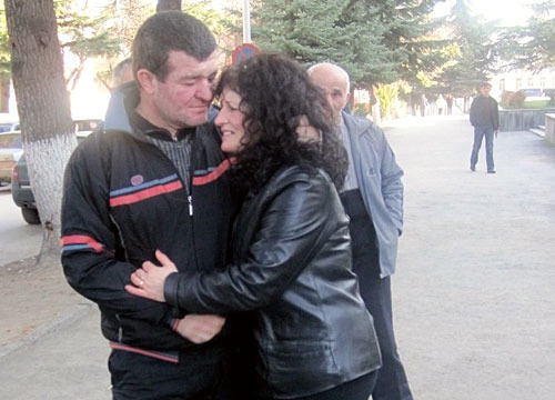 Vladimir Yeloev and his sister. After the release. December 2, 2009. Photo by the "Caucasian Knot" Vladimir Yeloev and his sister. After the release. December 2, 2009. Photo by the "Caucasian Knot"