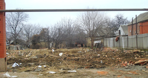 At the place of a demolished house owned by family of the militants. Gudermes, December 2014. Photo: http://www.memo.ru/d/219259.html At the place of a demolished house owned by family of the militants. Gudermes, December 2014. Photo: http://www.memo.ru/d/219259.html