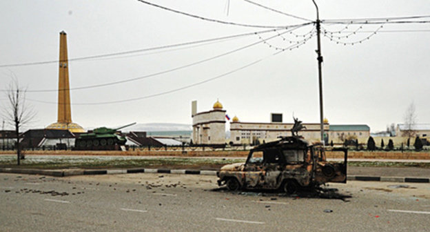 Grozny street after the militants’ attack. Photo: http://nac.gov.ru/files/8401.jpg