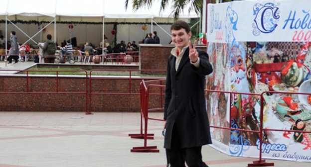Alexander Valov on the square in front of Sochi Administration. Photo by Kim Bukharin, http://word-sochi.ru/archives/10554/img_3479
