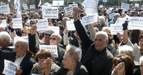 Rally against pension reform in Armenia, Yerevan, March 22, 2014. Photo by Armine Martirosyan for the ‘Caucasian Knot’. Rally against pension reform in Armenia, Yerevan, March 22, 2014. Photo by Armine Martirosyan for the ‘Caucasian Knot’.