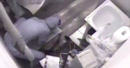 Magomed Aliev in SIZO cell. Screenshot from the video posted by Kot Offski, http://www.youtube.com