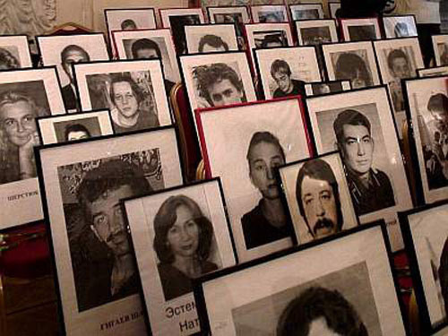 Portraits of murdered journalists, 15.12.2009. Photo of Eduard Baikov, IA Faktvideo. Source: www.memo.ru Portraits of murdered journalists, 15.12.2009. Photo of Eduard Baikov, IA Faktvideo. Source: www.memo.ru
