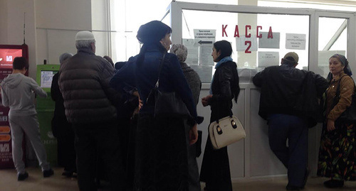 Utility services payment queue at the unified cash center in Grozny. Photo by Akhmed Aldebirov for the "Caucasian Knot"