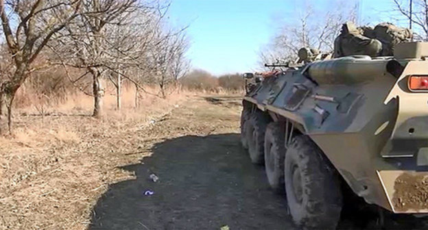 Special equipment in the country road, February 27, 2015,  Kizilyurt District, Dagestan. Photo: http://nac.gov.ru/nakmessage/2015/02/28/v-dagestane-neitralizovany-shestero-banditov-aktivnaya-faza-kto-prodolzhaetsya.html